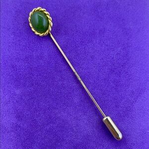 💛 Elegant Vintage Gold Plated Green Jade Brooch Pin